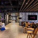 モクシー東京 錦糸町 - 広々としたロビーでゆったりとお過ごしいただけます