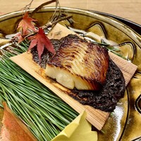 赤坂 菊乃井 - ⑤ 【焼物】からす鰈杉板焼き シャンピニオンソース