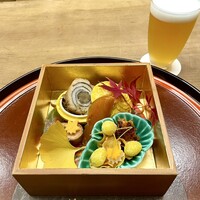 赤坂 菊乃井 - ② 【八寸】
                    ・鱧八幡巻き
                    ・山葵菜 平茸
                    ・栗煎餅
                    ・子持ち鮎の鞍馬煮　
                    ・海老共焼き
                    ・唐墨
                    ・紅葉烏賊
                    ・松葉素麺
                    ・粉吹銀杏