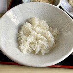 満月食堂 - いつものご飯二口ね。律儀な盛りです。