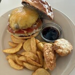 バーガーマニア - クワトロチーズバーガー1770円+ナゲットセット2P 500円