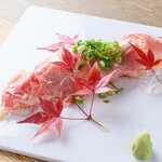 猿々楽々 - 国産牛コーネの軽い炙り