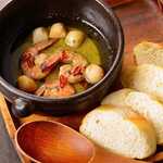 猿々楽々 - 海老のアヒージョ