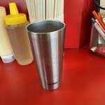 家系ラーメン 王道家直伝 との丸家 - コップはサーモス。しかも少し大きい。
