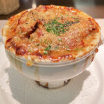 ラカーヴデランパール - 牛モツのオニオングラタンスープ