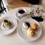REBOOT - バスクチーズケーキ、スコーンプレート、アールグレイティー