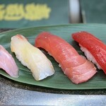 仙令鮨 JR仙台駅 3階店 - 左から　カワハギ肝のせ　真鯛　中トロ　赤身