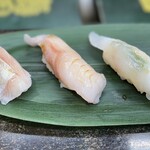 仙令鮨 JR仙台駅 3階店 - 左から　縞鯵　石鯛　平目