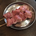 四文屋なん八 - 焼とん　タン１本　１００円
