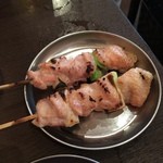 四文屋なん八 - 焼き鳥手羽ねぎ　１本１００円　