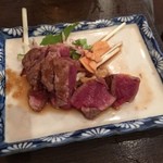 四文屋なん八 - テンダーロインステーキ　３５０円　中はレア