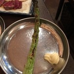 四文屋なん八 - 焼き野菜　アスパラ　１００円
