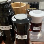 串かつ 七福神 - どれもプッシュボトルで量の調節が簡単