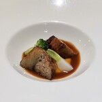 トレ・コローネ - 鴨肉とカルチョフィの赤ワイン煮