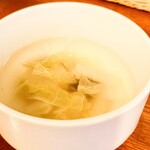 ビストロ コゥジィ - 熱々提供が嬉しいスープ