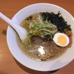 ネギ塩ラーメン：８５０円（税込）【２０２５年１１月撮影】