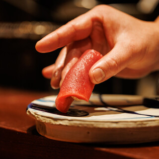 自慢の謹製の赤酢のシャリを是非一度ご賞味あれ。