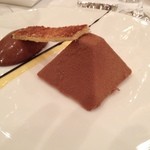 オーベルジュ・ド・リル - キャラメルムースとリンゴのタタンのピラミッド