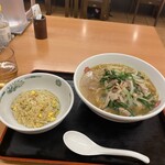 日高屋 秋津店 - 