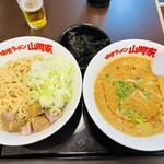 味噌ラーメン 山岡家 - 料理写真: