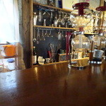 御膳水 - 内観　サイフォンが並んでます。