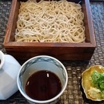 玄蕎麦 もち月 - せいろ５７０円。