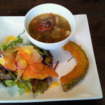 ランチセットのサラダ、スープ