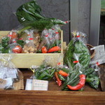 石窯キッチン＆カフェ ぶらぼぅ - 自社農場で収穫された野菜。