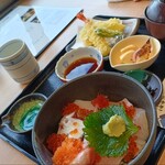 おけしょう鮮魚 海中苑 - 