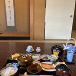 大和屋別荘 - こちらは朝ごはん。