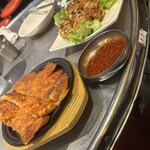 韓豚屋 銀座三丁目店 - カリカリのチヂミ、ハニーマスタードチキン