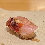 すしやのたい悟 - 金目鯛。濃厚な旨みと程よい脂のり、炙りが甘さを引き立て上品な香りも楽しめます。