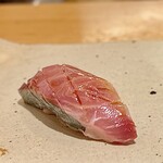 すしやのたい悟 - 天然縞鯵。高級魚のしまあじ(ﾉ◕ヮ◕)ﾉ*.✧脂と甘みが強く鯵より更に美味しく絶品です。