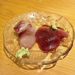 すしやのたい悟 - 戻り鰹・カンパチ。15キロのカンパチは程よい脂乗り♪戻り鰹は味がついているのでそのままでいただきます♡