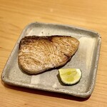 すしやのたい悟 - 鰤の塩焼き。北海道羅臼の鰤。脂乗り抜群(((o(*ﾟ▽ﾟ*)o)))食べ応えある大きめカットが嬉しい♬.*ﾟ