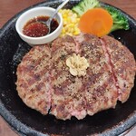 いきなりステーキ - いきなりハンバーグ300g。醤油オニオンソースにおろしにんにくをたっぷり入れるのが好き♥。疲れている時、それがとっても美味しい♥