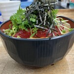 魚庭本店 - 器はこんな感じ。まずまずのボリューム。