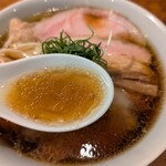 中華そば しば田 - これが原価が大変な事になっているスープ。