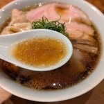 中華そば しば田 - ５杯続けて飲みました。それほどの味です。鶏ですね～。