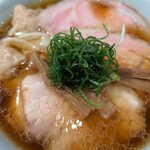 中華そば しば田 - 特製の具材が見えないのです。タマゴとかチャーシューが隠れてます。