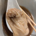 中華そば しば田 - 肉ワンタンは大き目の餡。