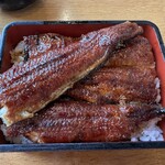 一心屋本店 - 半身がはみ出すほど大きいですね