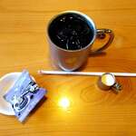 コメダ珈琲店 - アイスコーヒーとおつまみのピーナッツ