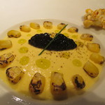 ラトリエ ドゥ ジョエル・ロブション - なめらかなトウモロコシのババロワ　キャビアとコンソメのハーモニー