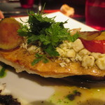 ラトリエ ドゥ ジョエル・ロブション - ホウボウのプランシャ焼き　南仏をイメージしたガルニチュールとソースと共に