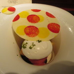 ラトリエ ドゥ ジョエル・ロブション - タヒチ産ヴァニラのパンナコッタ　アメリカンチェリーと赤い果実のソルベを添えて