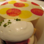 ラトリエ ドゥ ジョエル・ロブション - タヒチ産ヴァニラのパンナコッタ　アメリカンチェリーと赤い果実のソルベを添えて