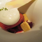 ラトリエ ドゥ ジョエル・ロブション - タヒチ産ヴァニラのパンナコッタ　アメリカンチェリーと赤い果実のソルベを添えて