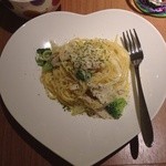 テーブルテラス - ブロッコリーとチキンの豆乳クリームパスタ