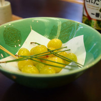 かぐら坂 志満金 - 銀杏の素揚げ。なぜかとても美味しい。おつまみ。